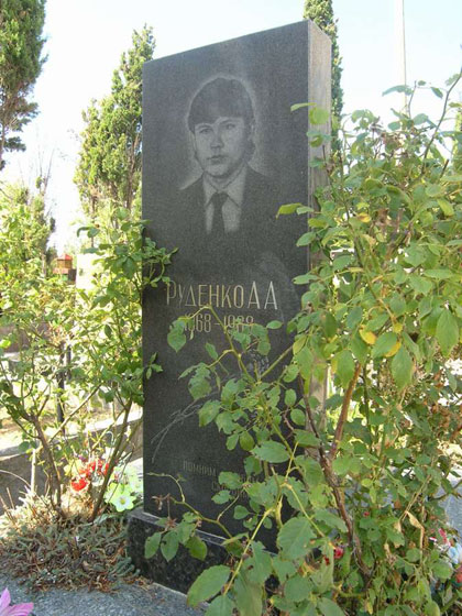 Кладбище КАЛЬФА, могила воина-афганца Руденко, фото Анны Косовой