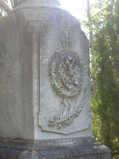 Старое городское кладбище, Безымянная красота-герб, фото Анны Косовой