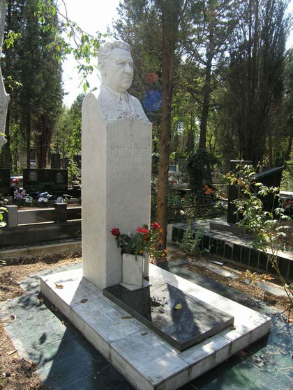 Кладбище КАЛЬФА, могила севастопольца с фамилией НИКОГДА, фото Анны Косовой