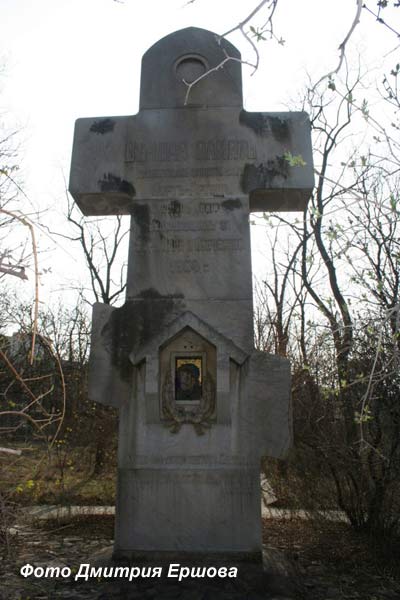 Русское мемориальное кладбище в Порт-Артуре, Артурский крест (1912 г.), лицевая сторона, фото Дмитрия Ершова