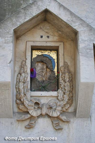 Русское мемориальное кладбище в Порт-Артуре, Артурский крест, киот фото Дмитрия Ершова