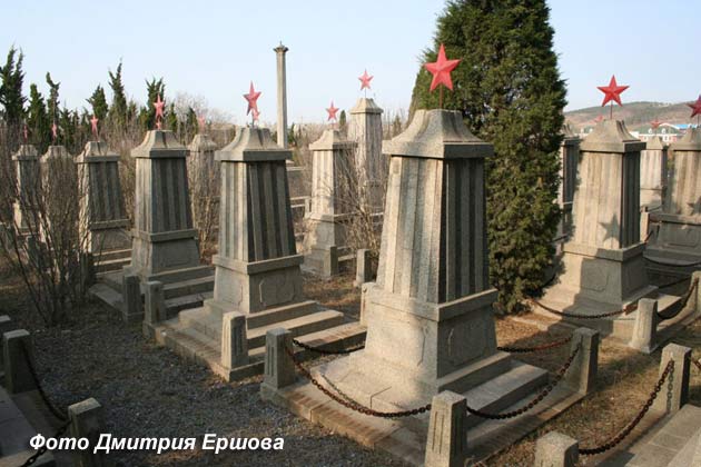 Русское мемориальное кладбище в Порт-Артуре, Типовые памятники, фото Дмитрия Ершова