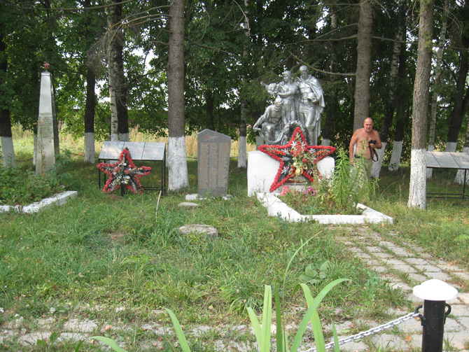 Воинский мемориал, 9 августа 2010 г. 