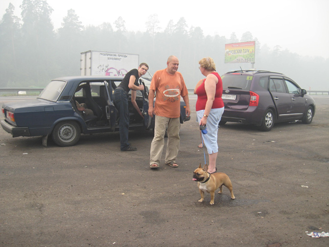 Александр, Петр, Лида, собака Лора, 8 августа 2010 г. 