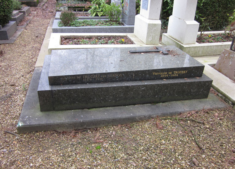 Фото могилы Троцкого