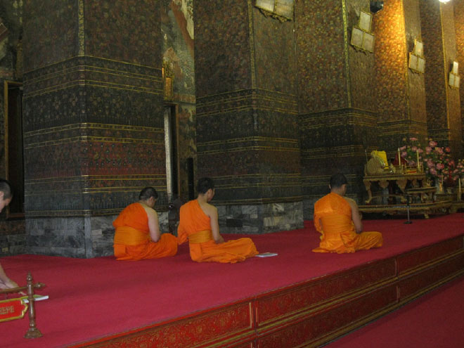 монахи храма, фото С. Котова