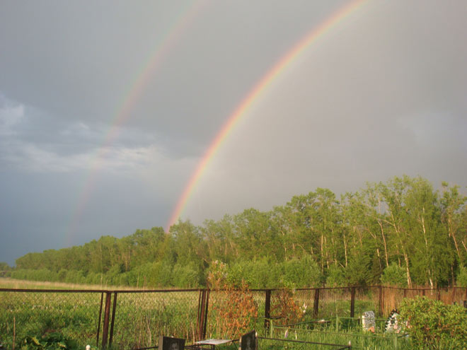 Две радуги над кладбищем в городе Клин