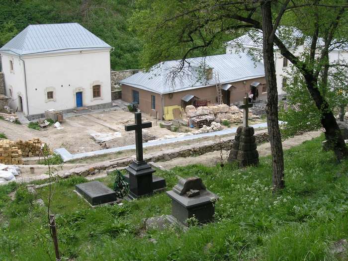 Вид могил с тропки,  Фото Анны Косовой