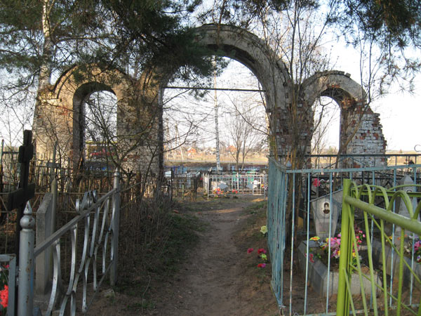 Cелихово, Вход на кладбище, фото Двамала
