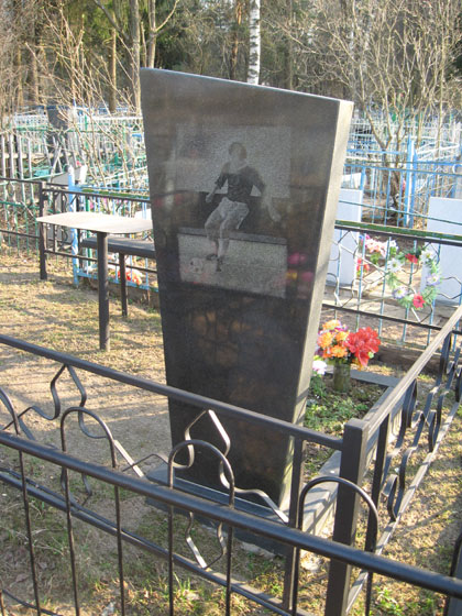 Cелихово, Футболист, тыльная сторона памятника, фото Двамала