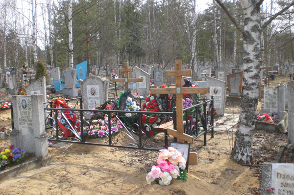 Улыбышевское кладбище, фото Сергея Мержанова, 25.4.09 г.