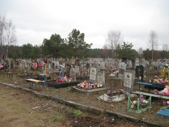 Аллея Славы на старом кладбище Вышнего Волочка