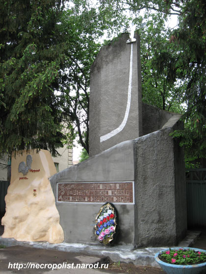 Зарайск. Памятник П.А.Джибелли и Б.А.Туржанскому