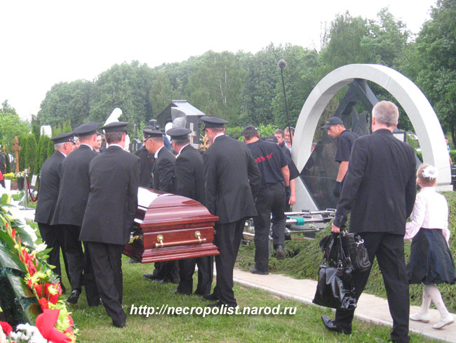 Похороны В.М. Невинного 3.6.09. Путь к могиле, фото Двамала