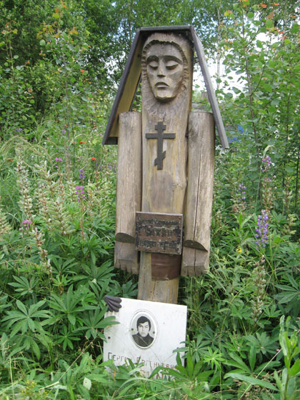 Домодедовское кладбище, оригинальное надгробие, фото Двамала