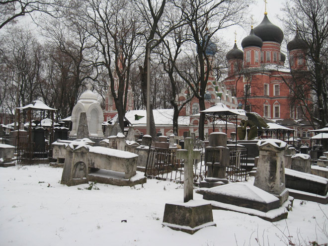 Некрополь Донского монастыря, 4 декабря 2010 г.